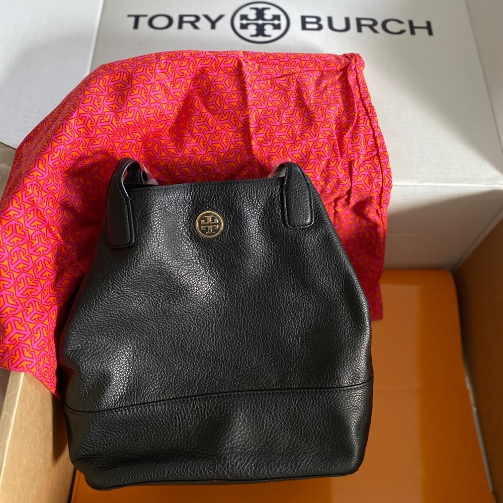 Tory Burch NWT Michelle Tote Black with dustbag